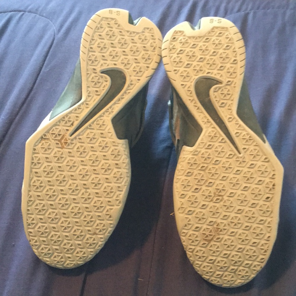 Nike - Picture 3 of 6